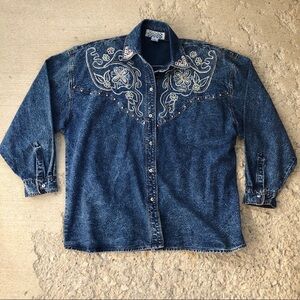 Vintage pretty bleu beaded denim button down shirt